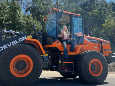 Đại Sứ Thương Hiệu Máy Xúc Develon – Trước Đây là Doosan Hàn Quốc