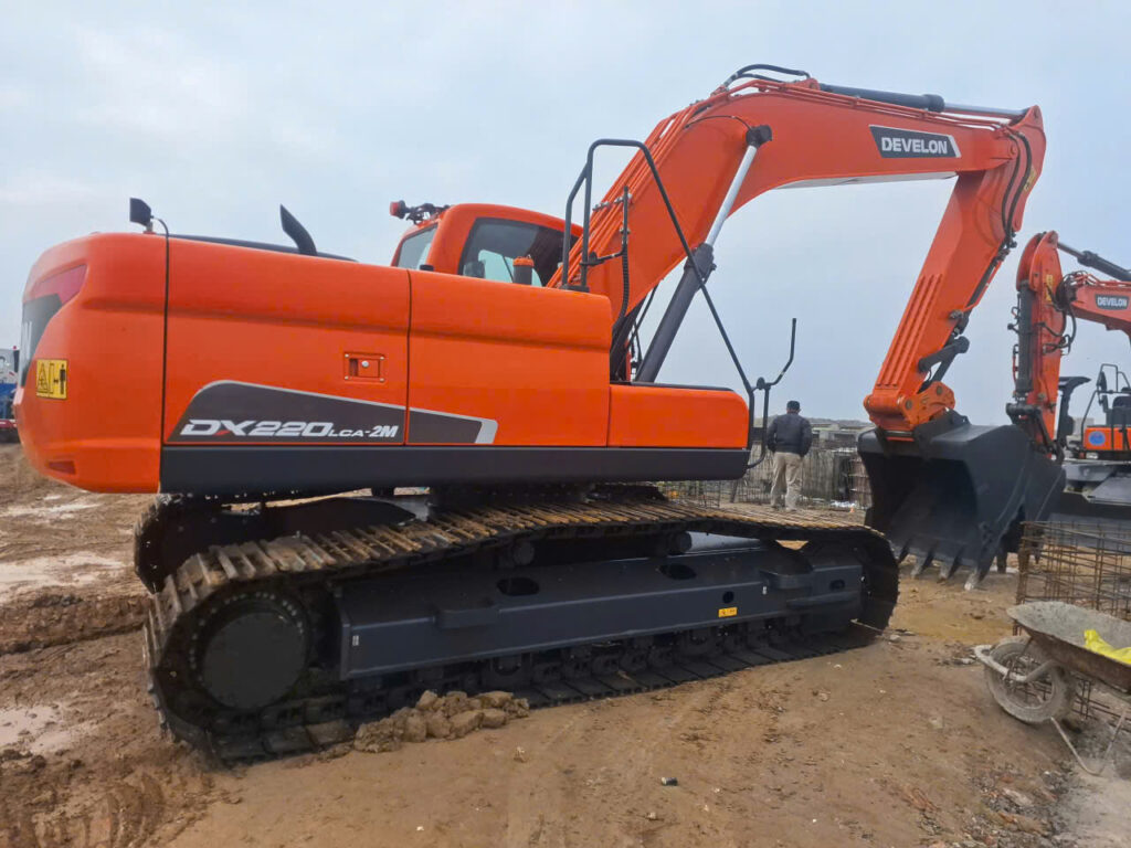 Máy xúc Doosan bánh xích DX220-2M