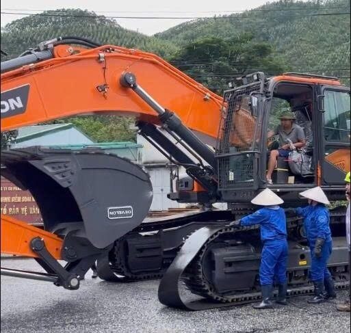 Bánh xích cao su máy xúc Develon